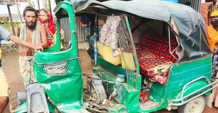 টাঙ্গাইলে বাস-অটোরিকশার মুখোমুখি সংঘর্ষ, নিহত ১