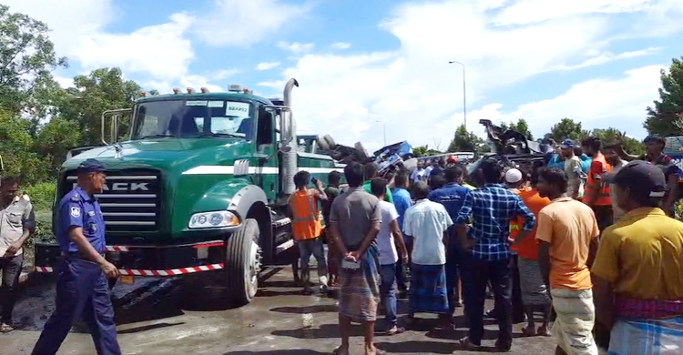 নিহতদের মধ্যে একই পরিবারের ৩ জন