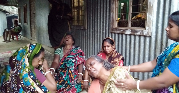 একসঙ্গে একই পরিবারের ছয়জন লাশ, বাদ্যকরপাড়ায় কান্নার রোল