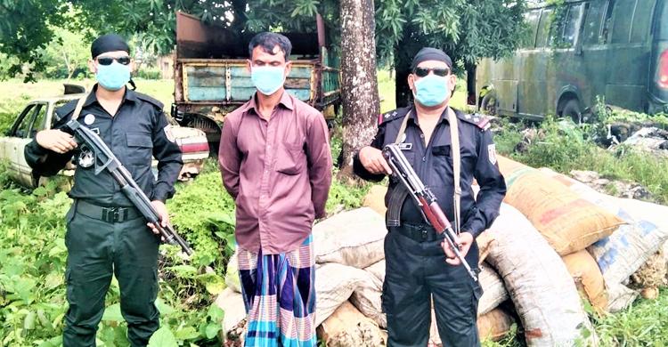 টাঙ্গাইলে দেড় হাজার কেজি রাবারসহ চোরাকারবারি গ্রেফতার