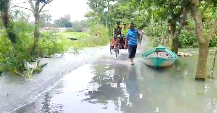 টাঙ্গাইলে বিভিন্ন নদীর পানি কমলেও বাড়ছে ভাঙন