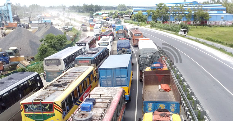এলেঙ্গা থেকে বঙ্গবন্ধু সেতু পর্যন্ত খানা-খন্দ, ২০ কি.মি. যানজট