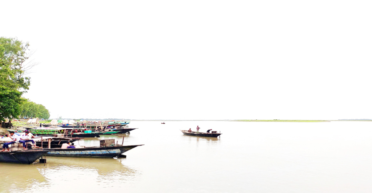 যমুনায় আবারও বাড়ছে পানি, আতঙ্কে তীরের মানুষ