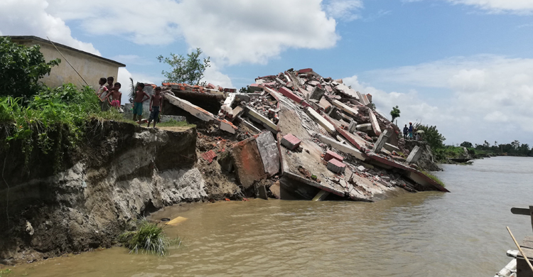 যমুনার ভাঙনে দুই শতাধিক ঘরবাড়ি বিলীন