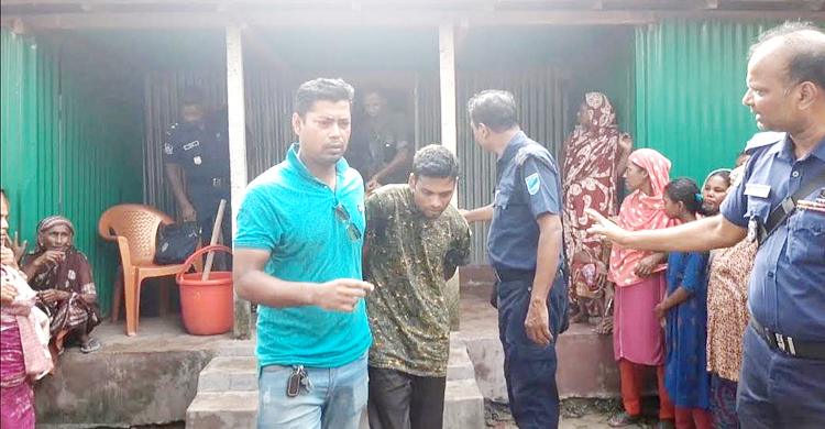 বাবাকে কুপিয়ে হত্যার অভিযোগে ছেলে আটক