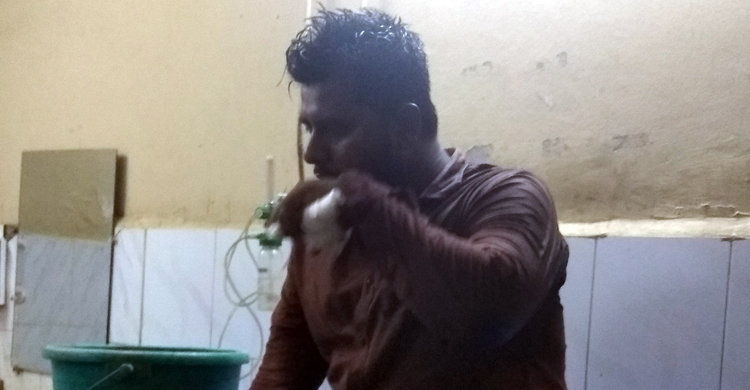 মাকে কুপিয়ে হত্যার পর ছেলের আত্মহত্যার চেষ্টা