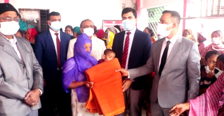 যৌনকর্মীদের কম্বল দিল জেলা প্রশাসন