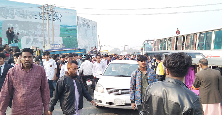 ৩০ ভাগ সিলেবাস বহালের দাবিতে ঢাকা-টাঙ্গাইল মহাসড়ক অবরোধ