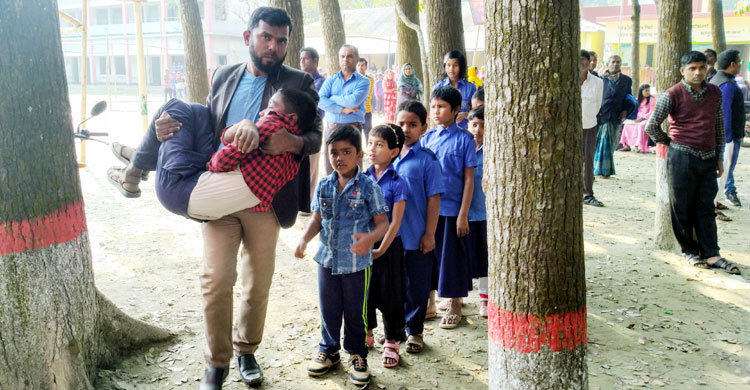 বই উৎসবে শিক্ষা কর্মকর্তার অপেক্ষায় ৬ ঘণ্টা, অসুস্থ শিক্ষার্থী