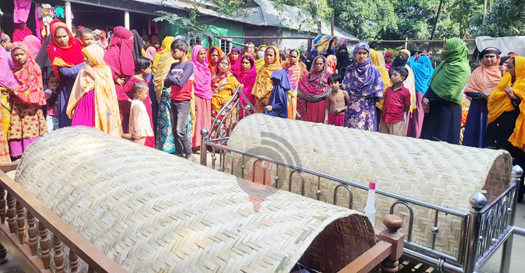 ছেলেকে বাঁচাতে গিয়ে বিদ্যুৎস্পৃষ্টে মারা গেলেন বাবাও