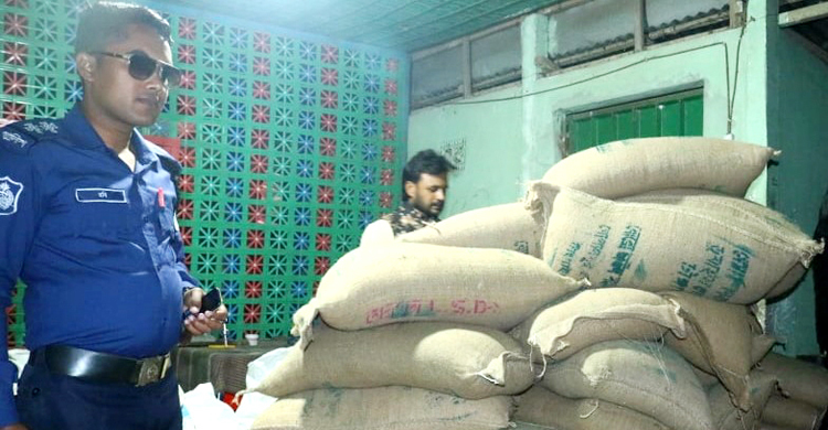 টাঙ্গাইলে খাদ্যবান্ধব কর্মসূচির ১১২ বস্তা চাল জব্দ