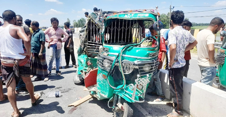 Woman, niece killed as bus rams auto-rickshaw