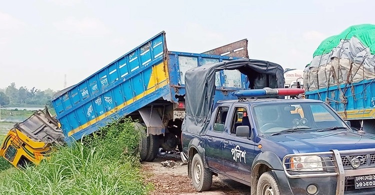 Tangail road accident kills 2