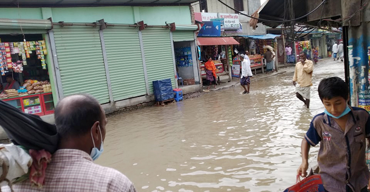 নিষ্কাশন ব্যবস্থা নেই, বৃষ্টিতে মহাসড়কে জমছে পানি