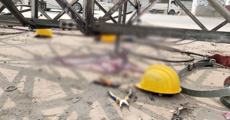 বৈদ্যুতিক টাওয়ার ভেঙে দুই শ্রমিকের মৃত্যু