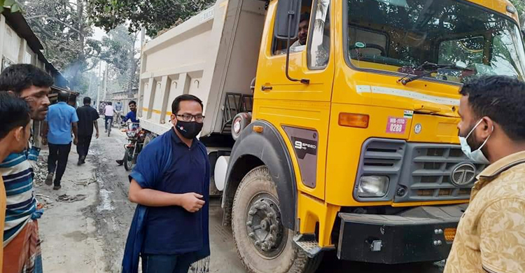 লাল মাটি বিক্রির দায়ে দুইজনের লাখ টাকা জরিমানা