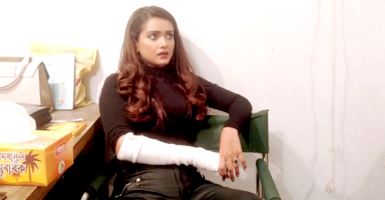 শুটিং করতে গিয়ে আহত তানজিন তিশা