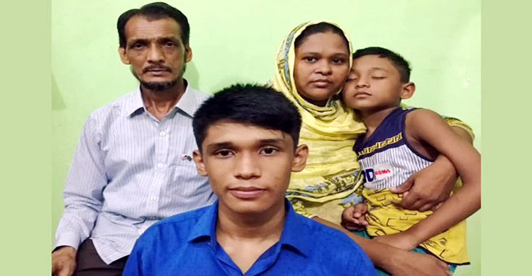 গুলিবিদ্ধ ছেলেকে দেখতে যুক্তরাষ্ট্রে ছুটে এলেন বাবা-মা