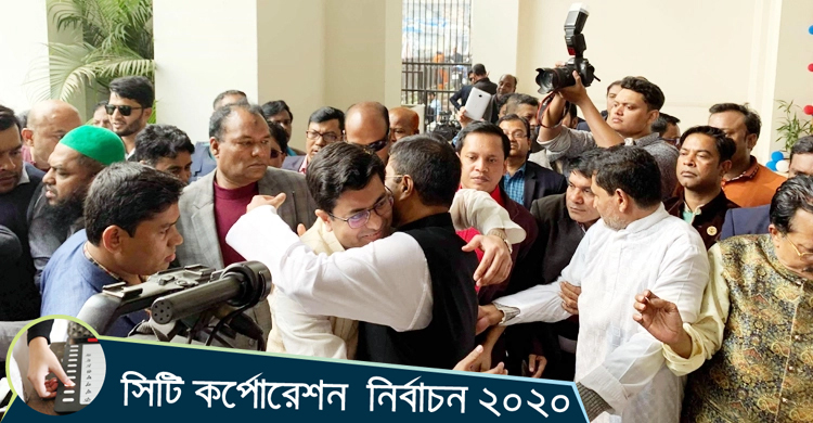 খোকন-তাপসের কোলাকুলি