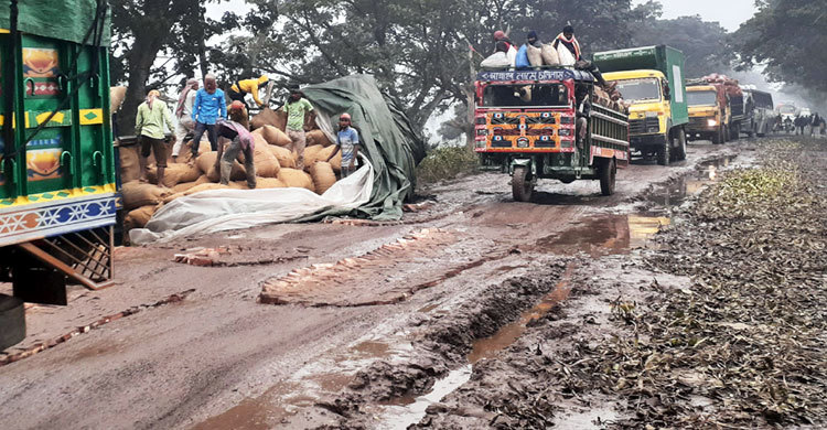 ১০ কিলোমিটার পথ খাচ্ছে ৫ ঘণ্টা