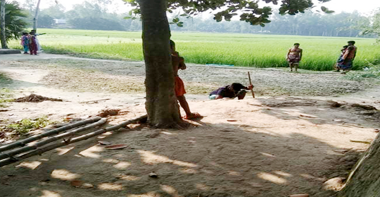 উত্ত্যক্তের প্রতিবাদ করায় স্কুলছাত্রীকে মারধর, অবরুদ্ধ পরিবার