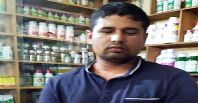 পুলিশ পরিচয়ে যানবাহনে চাঁদাবাজি, যুবক আটক