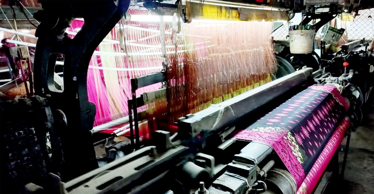 ‘তাঁতের চাকা’ ঘোরার আগেই বাড়ছে সুতার দাম