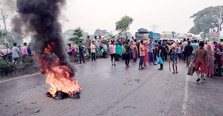 সোনারগাঁয়ে অবৈধ গ্যাস সংযোগ বিচ্ছিন্ন, মহাসড়ক অবরোধ