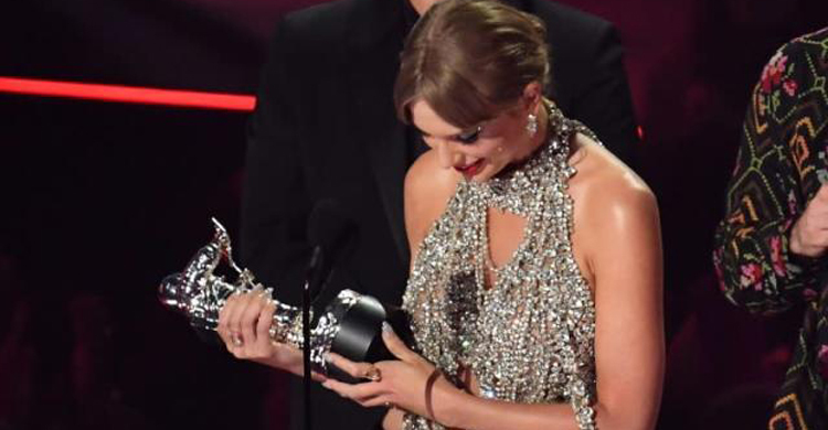 Bad Bunny, Taylor Swift lead MTV Video Music Awards