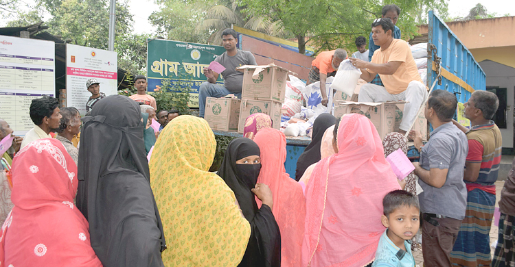 ‘রমজান মাসে টিসিবির পণ্য যেন আল্লাহর রহমত’