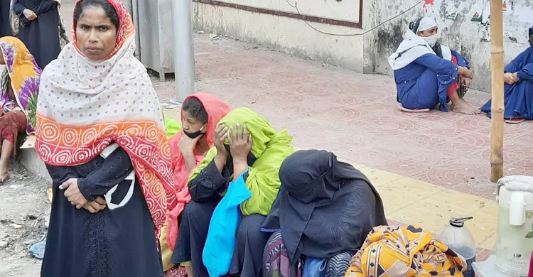 ‘মাঝে মধ্যে একবেলা খাই, তবু খরচের লাগাম টানতে পারছি না’