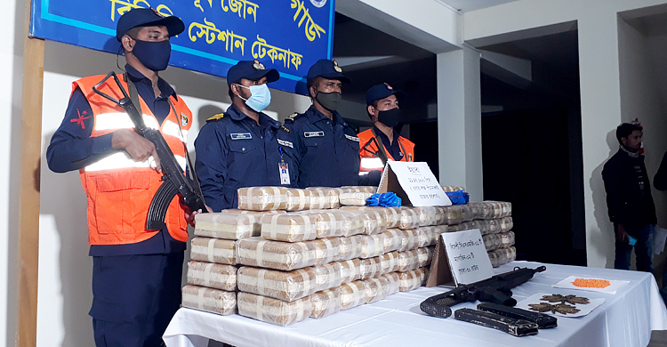 কোস্টগার্ডের সঙ্গে গোলাগুলি, ১২ লাখ ইয়াবা রেখে পালালো পাচারকারীরা