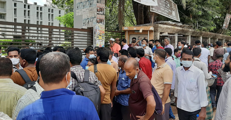 জাতীয়করণ থেকে বাদ পড়া শিক্ষকদের বিক্ষোভ