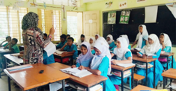 শিক্ষক নিয়োগের ফলাফলে ‘অসঙ্গতি’ দূর করার দাবি