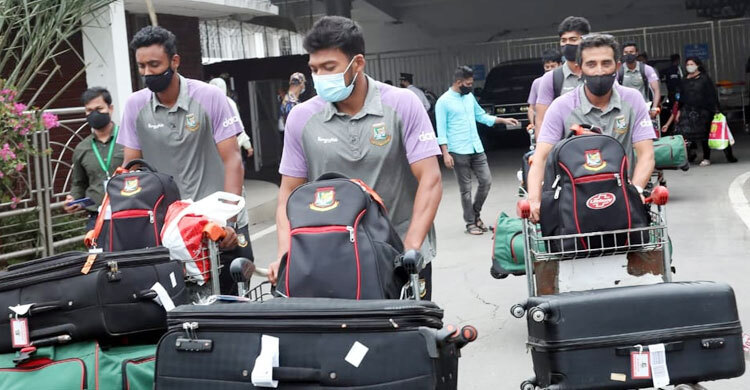 শ্রীলঙ্কা থেকে ঢাকায় পৌঁছালেন মুমিনুলরা
