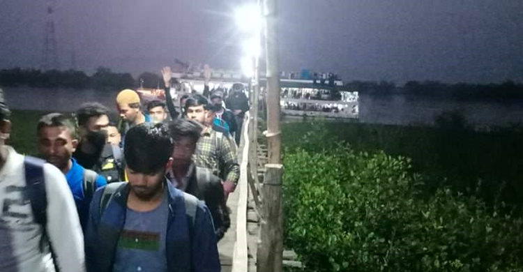 ফিরলেন সেন্টমার্টিনে আটকা পর্যটকরা