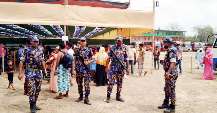 ভাসানচরের পথে আরও ১০৯৬ রোহিঙ্গা