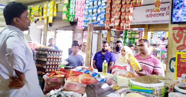 এক লিটার তেলে ৪০ টাকা বেশি রাখায় ২০ হাজার টাকা জরিমানা