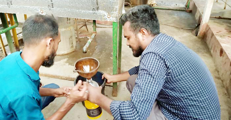 ভৈরবে পরিত্যক্ত পলিথিন থেকে উৎপাদিত জ্বালানি তেলের চাহিদা বাড়ছে