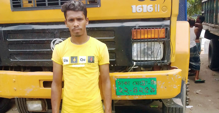 ট্রাকবোঝাই সয়াবিন নিয়ে উধাও চালক