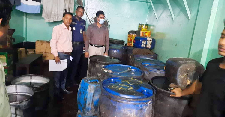 সয়াবিন তেলের মূল্য বেশি রাখায় জরিমানা