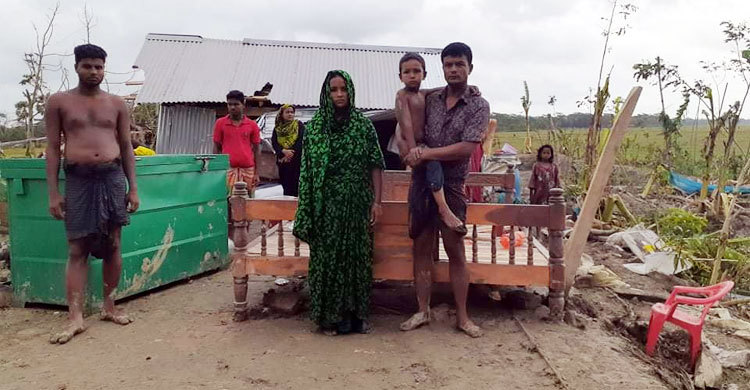 বরগুনায় টর্নেডোর আঘাতে ঘরবাড়ি লন্ডভন্ড