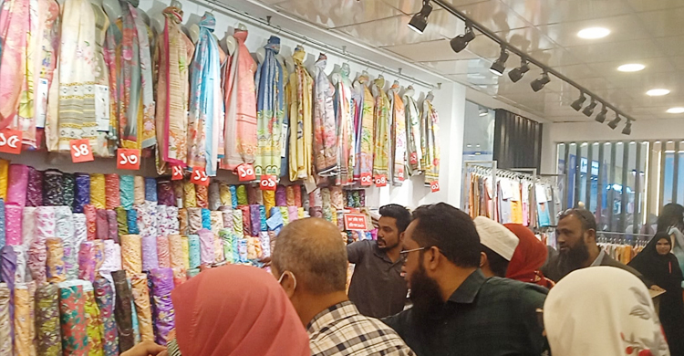 বাণিজ্যমেলায় ছাড় ছাড়াই জমজমাট ব্রেক্সি ফেব্রিক্স