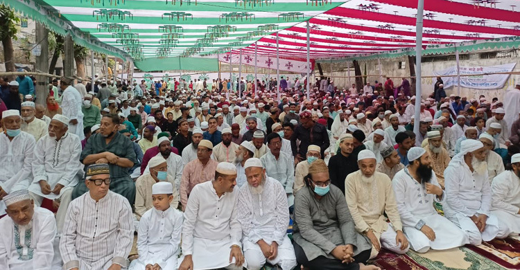 তেঁতুলতলা মাঠে ঈদ জামাতে মুসল্লিরা, প্রধানমন্ত্রীর প্রতি কৃতজ্ঞতা