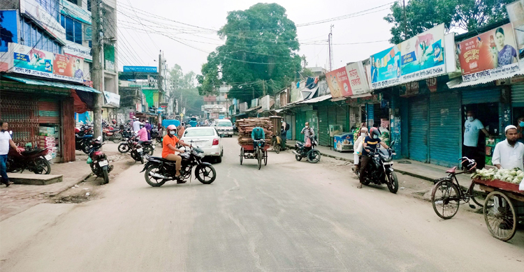 বিধিনিষেধের ৯ম দিন: ঠাকুরগাঁওয়ে সড়কে বেড়েছে গাড়ি-মানুষ