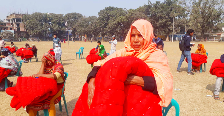 ‘সবাই দেয় কম্বল, এরা দিলো লেপ’