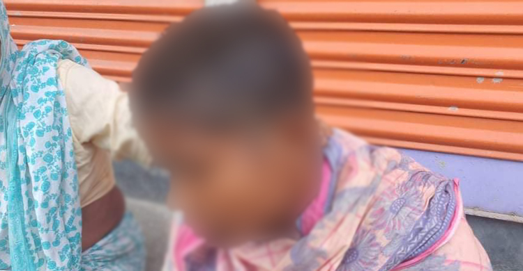 হাত-পা ধরেও চুল কাটা থেকে রেহাই পেলেন না তরুণী