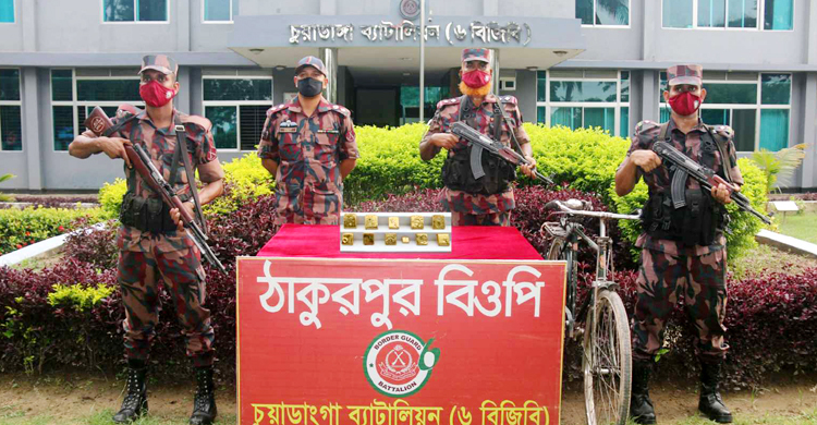 আমবাগানে পৌনে ৪ কেজি স্বর্ণ রেখে পলায়ন