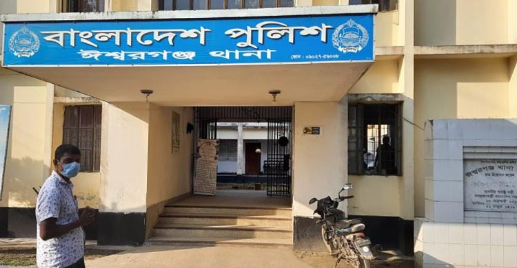 মায়ের শাড়ির আঁচলে ঝুলছিল ছেলের মরদেহ