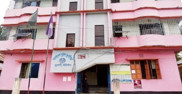 মুলাদীতে কলেজ শিক্ষকের ওপর মাদকসেবীদের হামলা